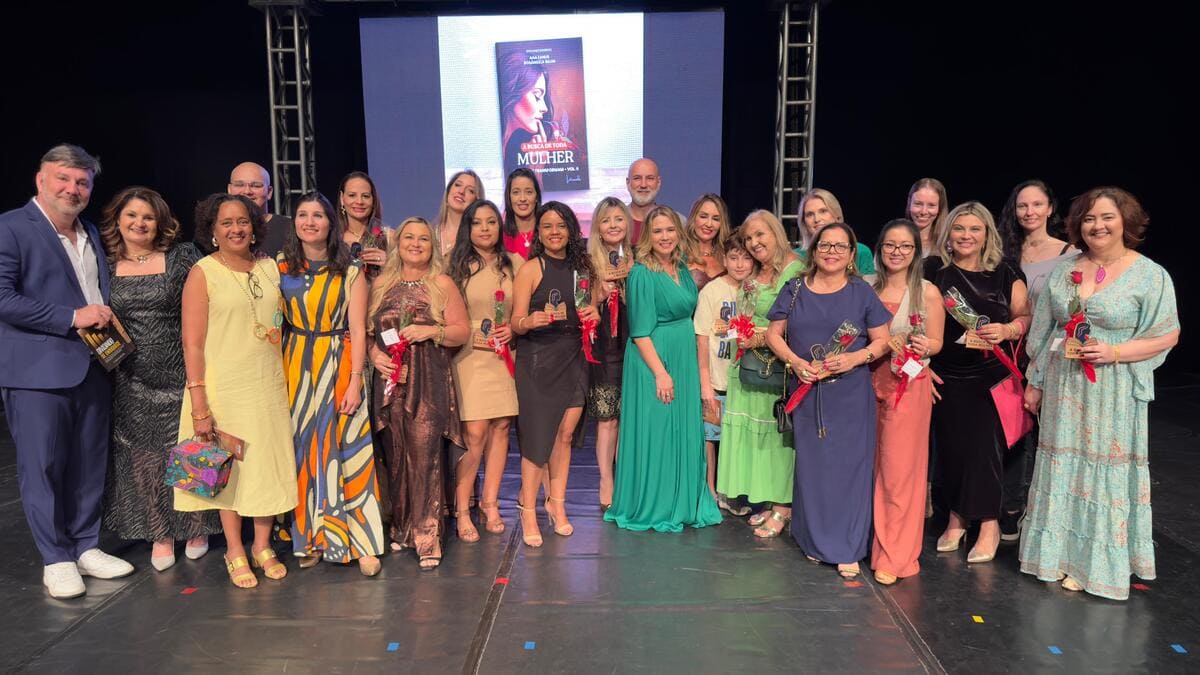 Espetáculo de Amor e Esperança emociona o público no Teatro Municipal de Marília