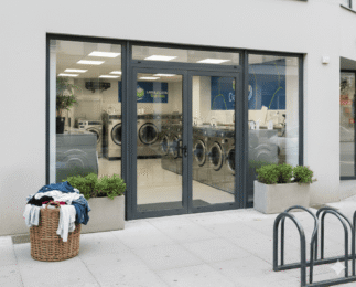 Desmistificando Mitos e Verdades da Lavanderia Profissional: o que as Mães Precisam Saber para Cuidar das Roupas da Família