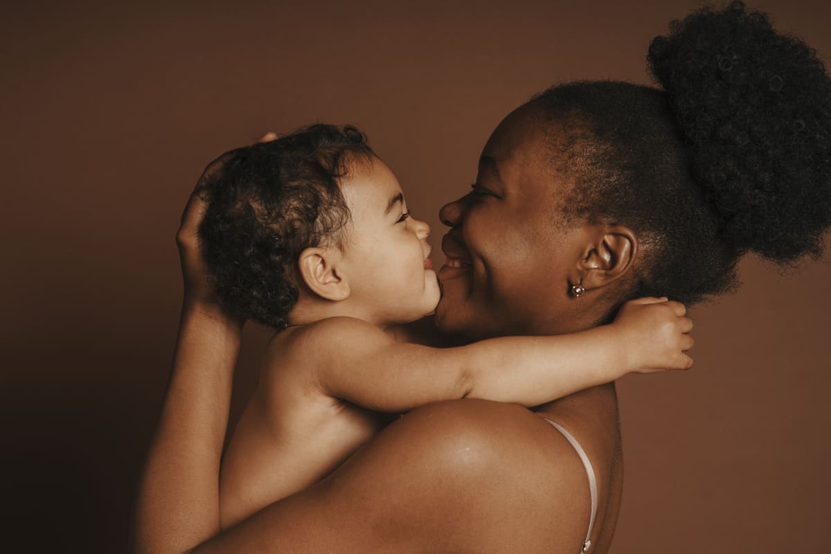Ser mãe solo é um ato de coragem e amor. Não somos pela metade, somos inteiras,plenas e capazes de florescer mesmo nos dias mais difíceis.