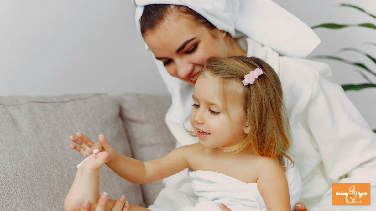 A pele do bebê fala: entenda o que ela precisa nos primeiros meses